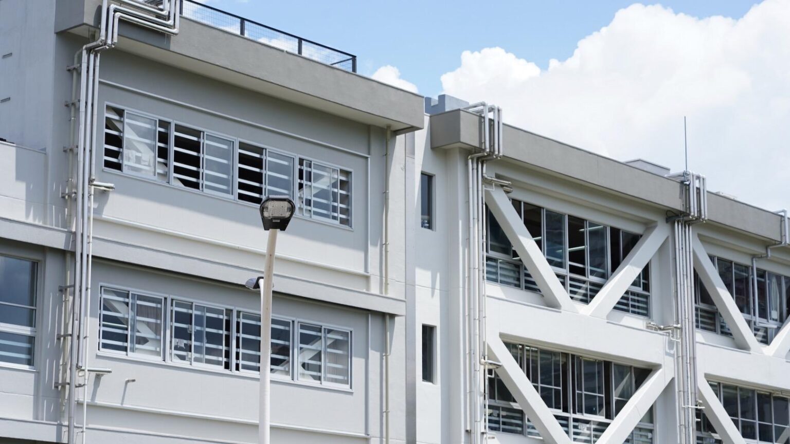 保護者支援と働き方改革は両立できるのか　高崎市の朝7時開門と群馬県「提言Ｒ７」の間で揺れる学校（ナナホシ） - エキスパート - Yahoo!ニュース