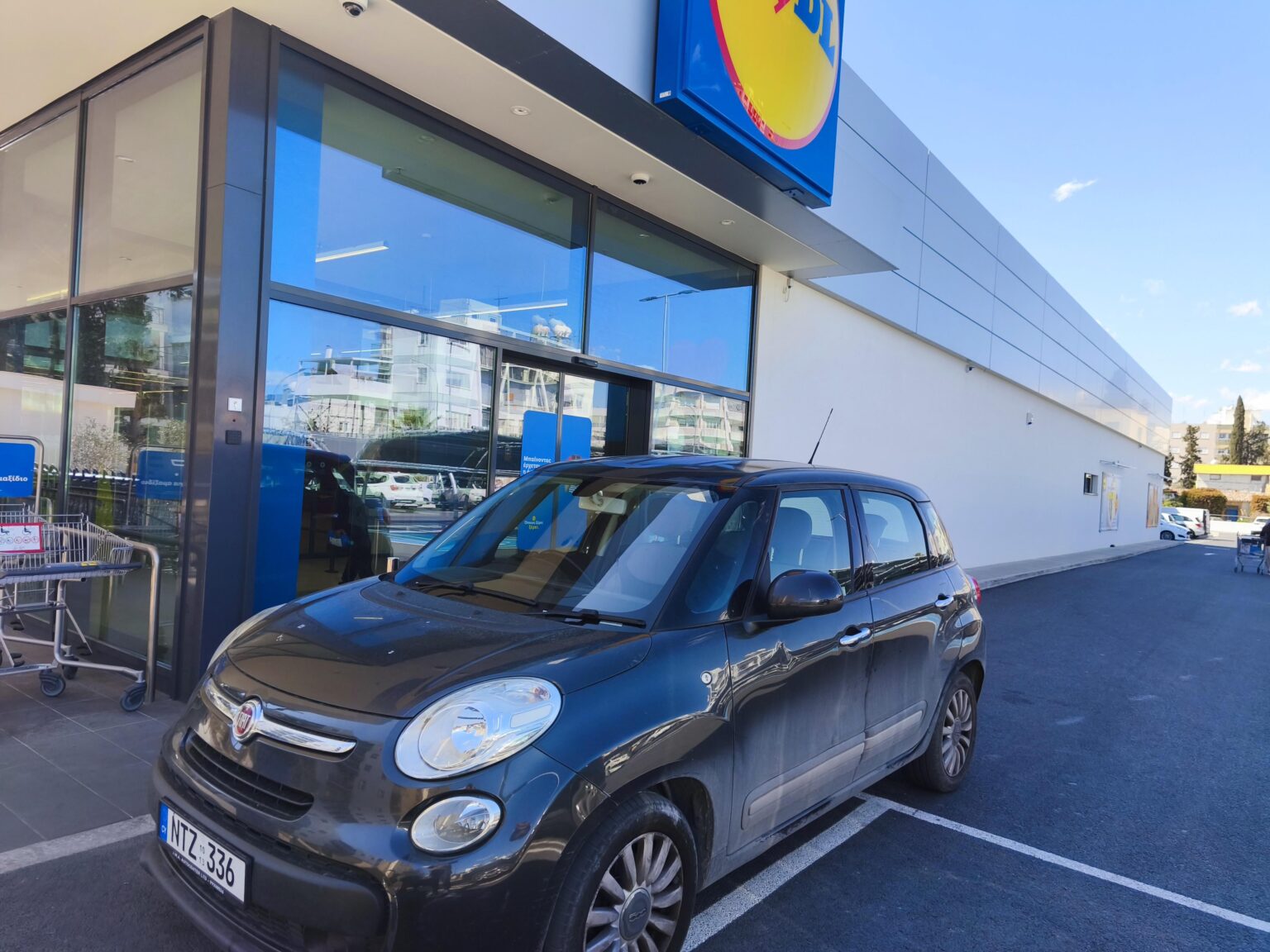 この男は何をしているのですか？不正解のみ！