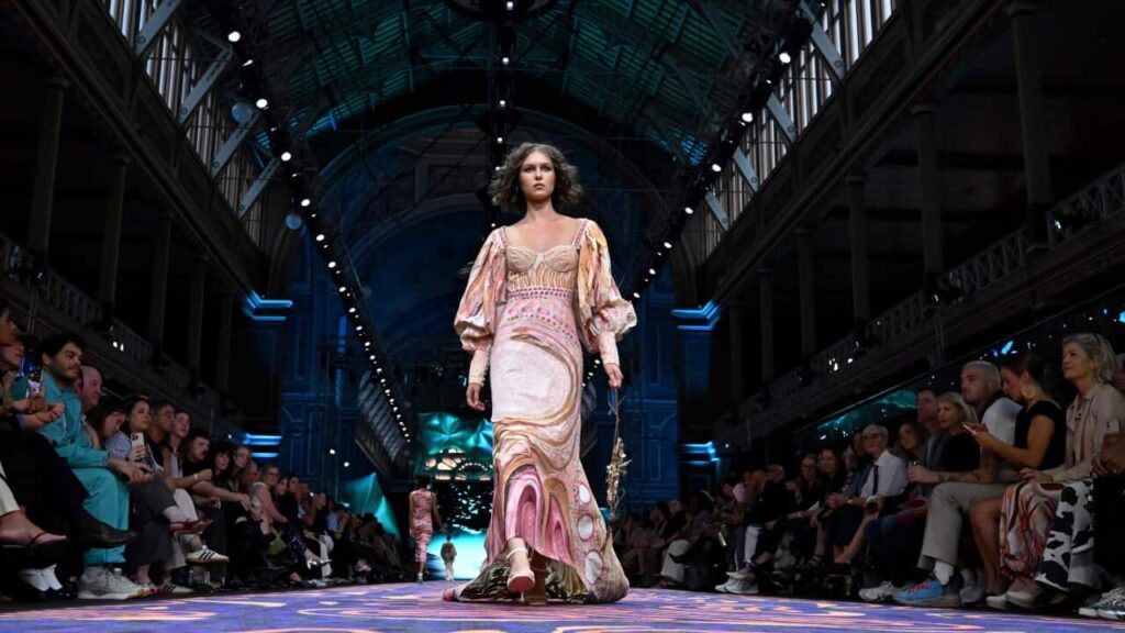 AUSTRALIA EXPLAINED - INDIGENOUS FASHION