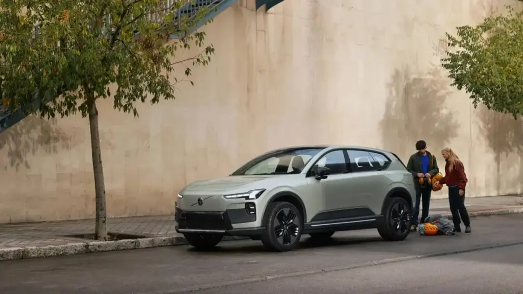 ボルボEX60、2026年CCIA展示会で英国初公開、航続距離805km