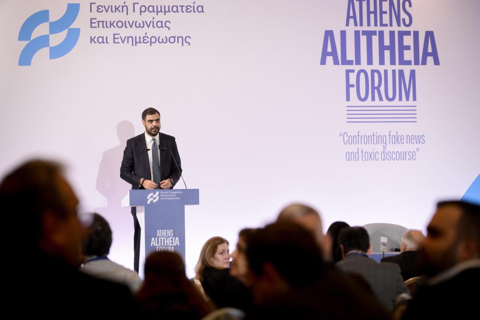 手順、慣例、講演者に関する質問を含む「真実」カンファレンス