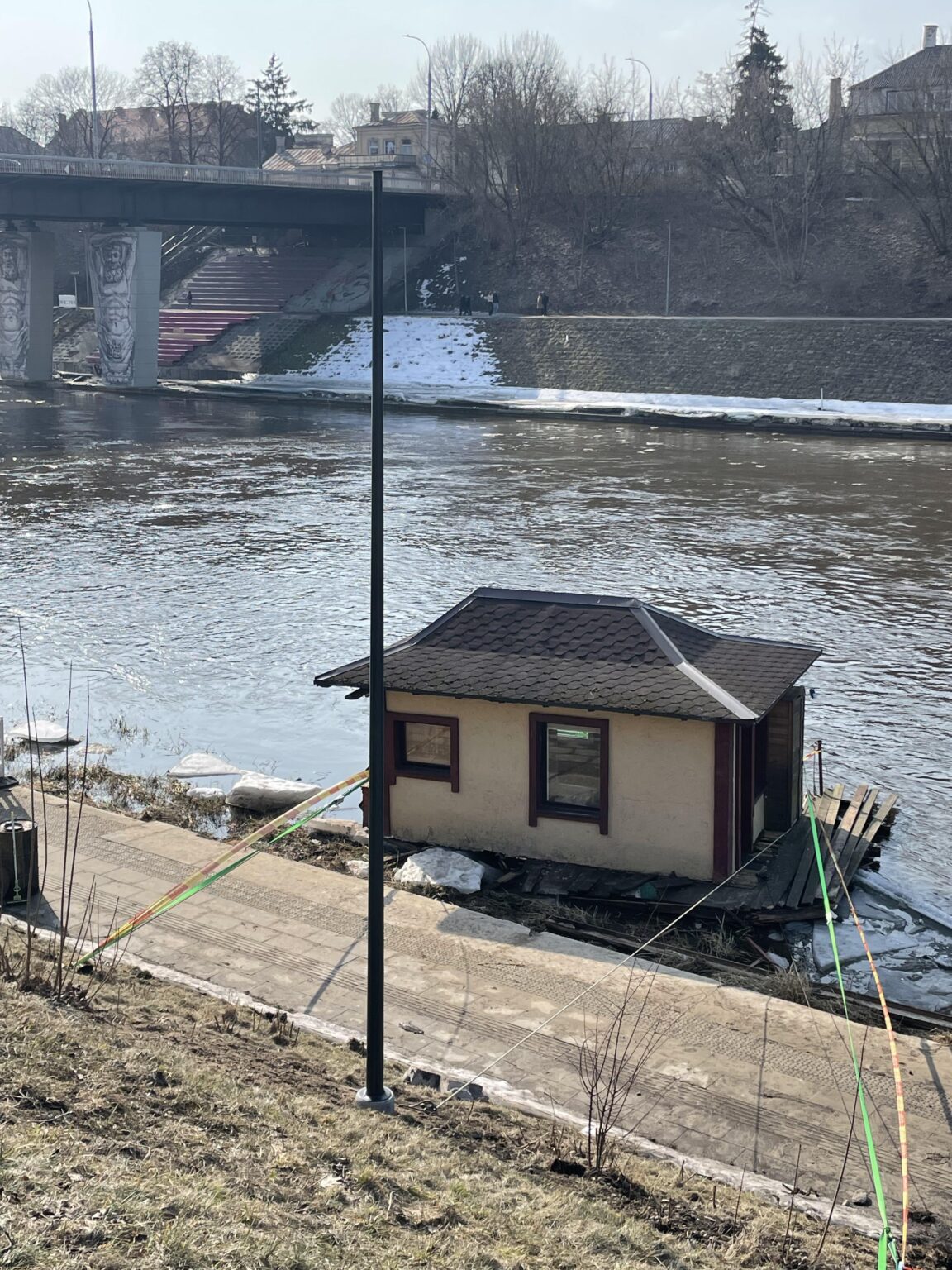 「水上ハウス」は現在駐車中です:)