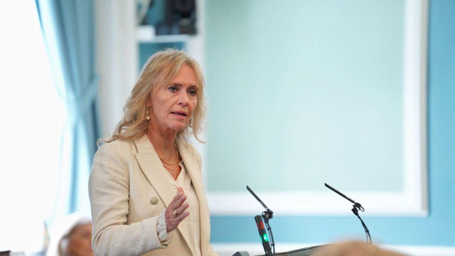 ライブブロードキャスト: EUボールがアルジンギで始まる