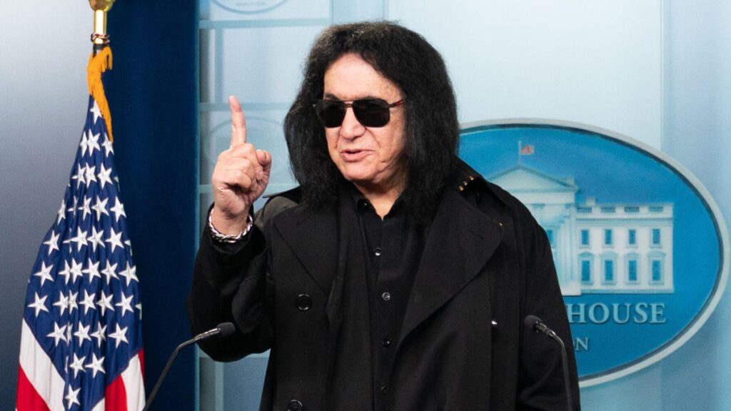 ジーン・シモンズ、セレブたちに政治について「黙ってろ」と偽善者呼ばわり