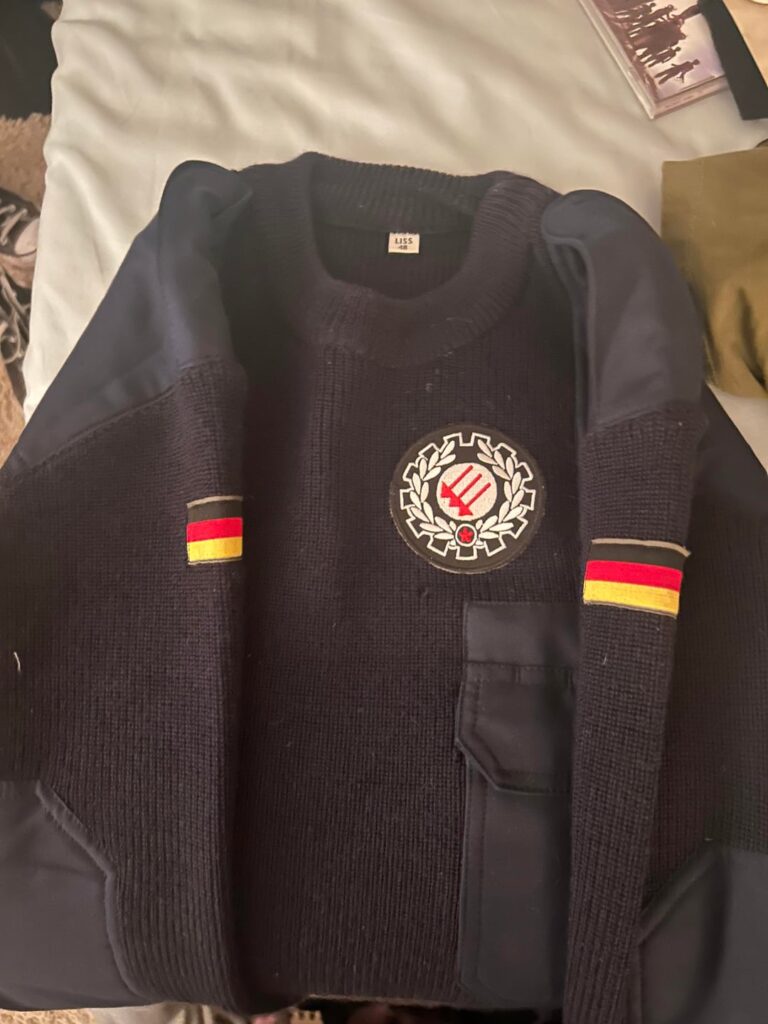 このセーターがいつのものか知っている人はいますか?