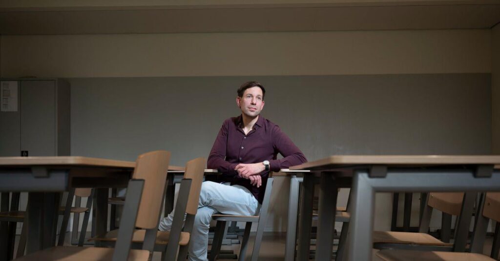 幼少期のトラウマの大部分は、平均的な家庭の玄関の裏で生じる、と精神科医のクリスチャン・ヴィンカーズ氏は言う