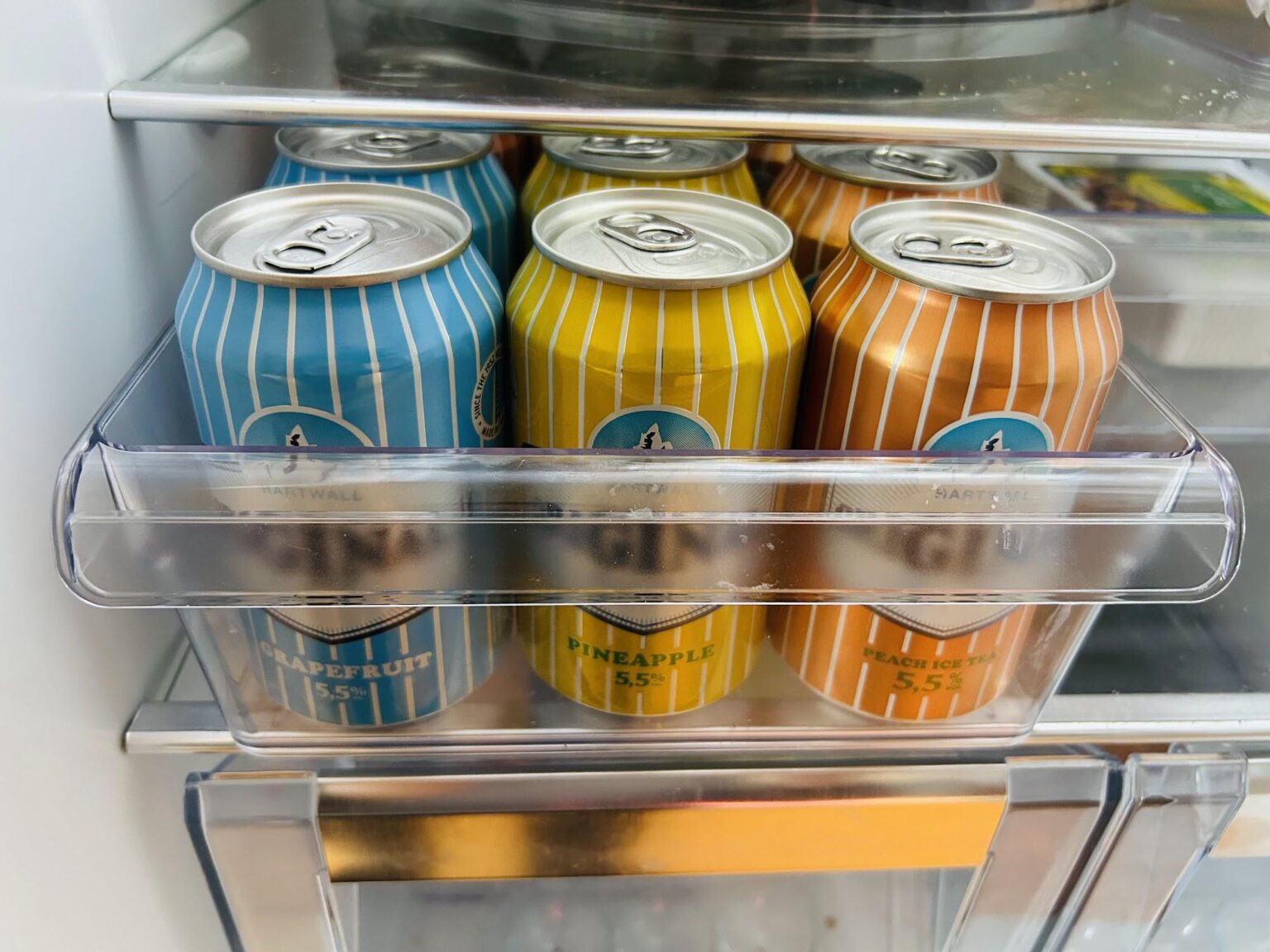 スウェーデン人としてフィンランドの会社で 2 年間働いたことで、冷蔵庫に何をストックするかが変わりました。助けを送ります。 （または氷をもっと）。