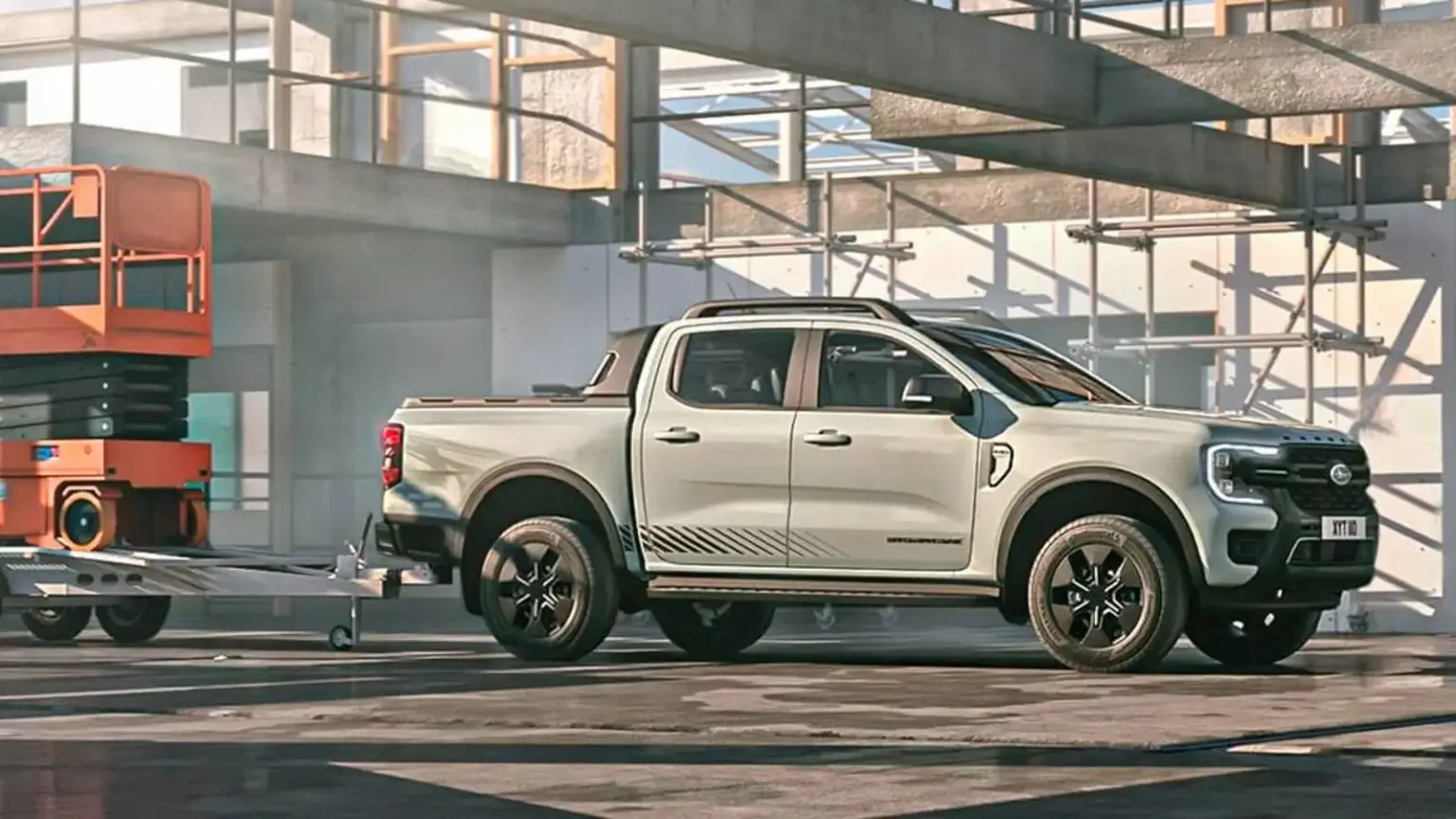 フォードRanger PHEV、ドイツ山岳救助で試験開始 ハイブリッドピックアップの性能を評価