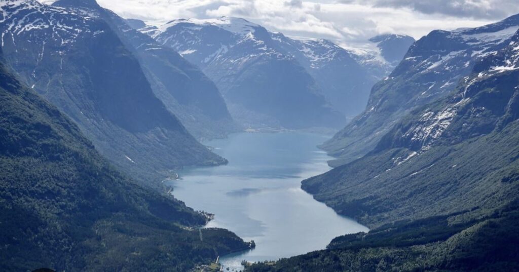 オスロまたはトロムソからのフィヨルドツアーの方が良いでしょうか?