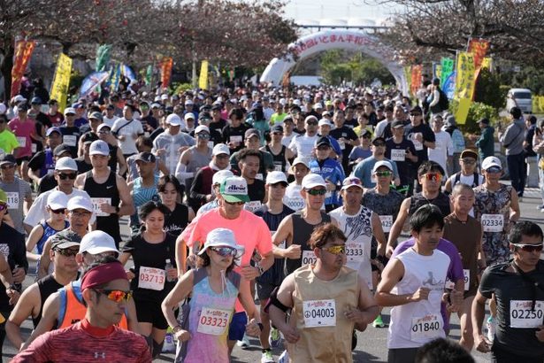 それぞれのペースで完走目指す いとまん平和マラソンがスタート 沖縄