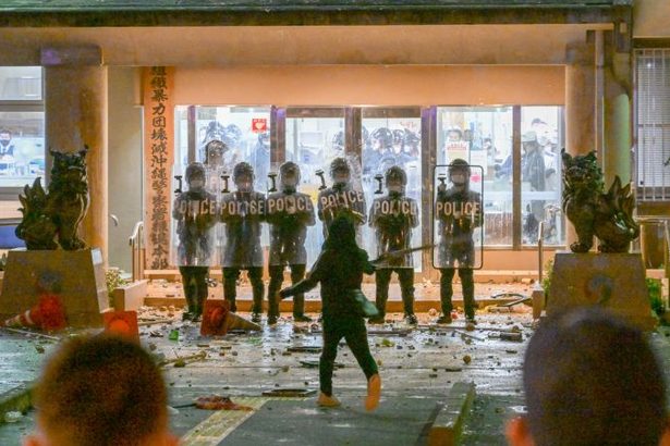 沖縄署襲撃　「首謀者」男性に404万円賠償命令　那覇地裁沖縄支部