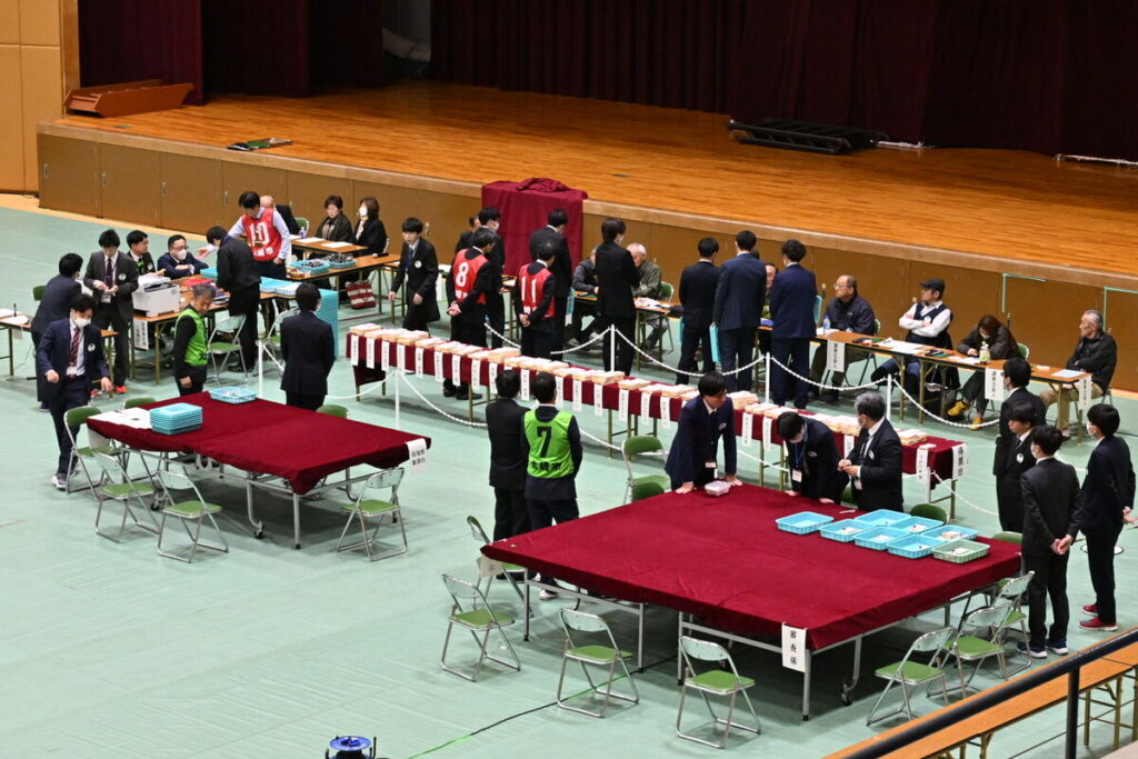 【確定】宮城・大崎市議選 新議員28人の顔触れが決まる 開票作業は大幅に遅れ 選管最終の発表は20日午前3時30分ごろ - 河北新報オンライン