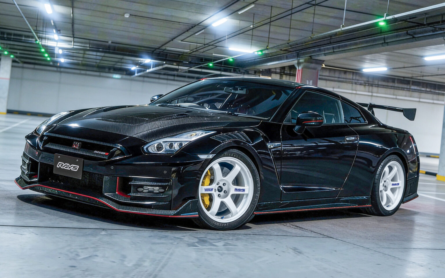 「GT-R」とともに進化を続け圧倒的な存在感を与える「ボルクレーシング TE37 SAGA S-plus 30th ANNIVERSARY」