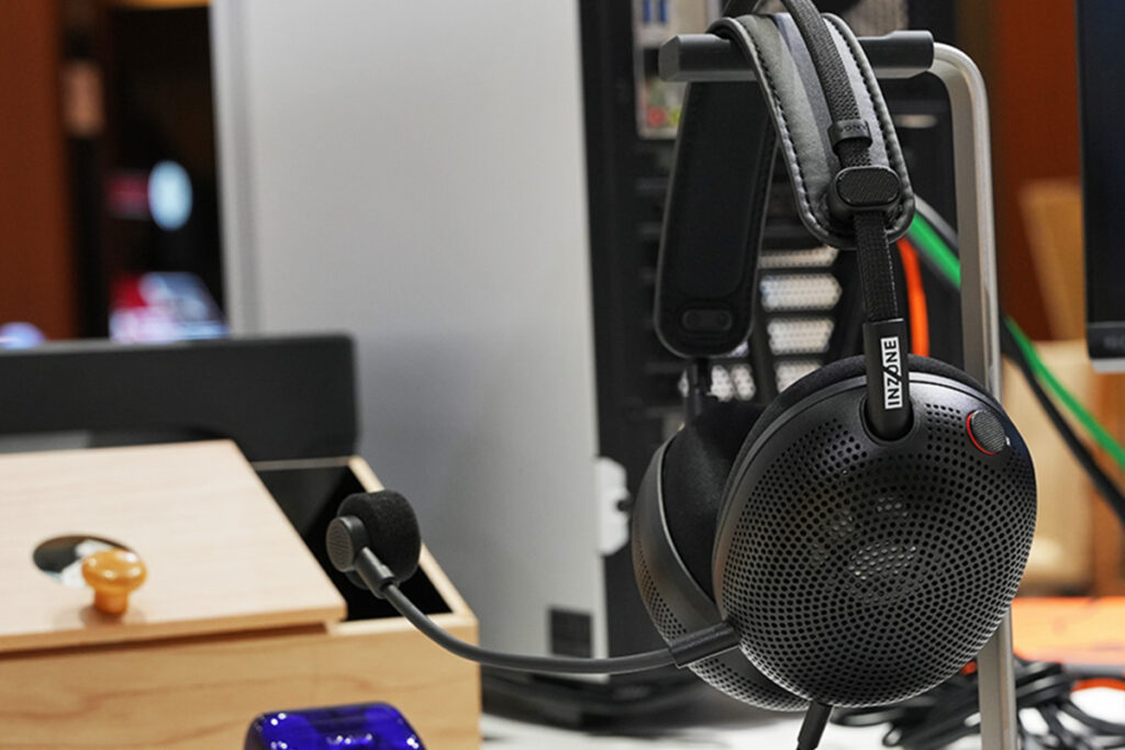 背面開放型有線ゲーミングヘッドセット「INZONE H6 Air」ソニーストア実機レビュー。モニターヘッドホン「MDR-MV1」のドライバーを採用した超軽量スタイルが見事にハマる。 - ソニーが基本的に好き。