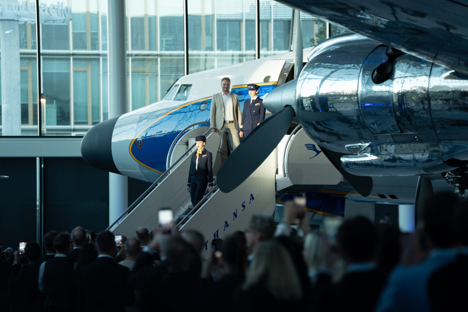 ルフトハンザドイツ航空、創立100周年を記念した新制服を発表「BOSS」と共同デザイン | sky-budget スカイバジェット