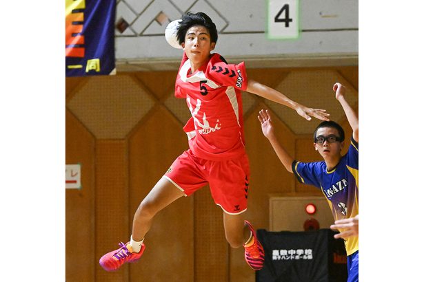 神森、男女共に栄冠　ハンド沖縄県中学春季選手権