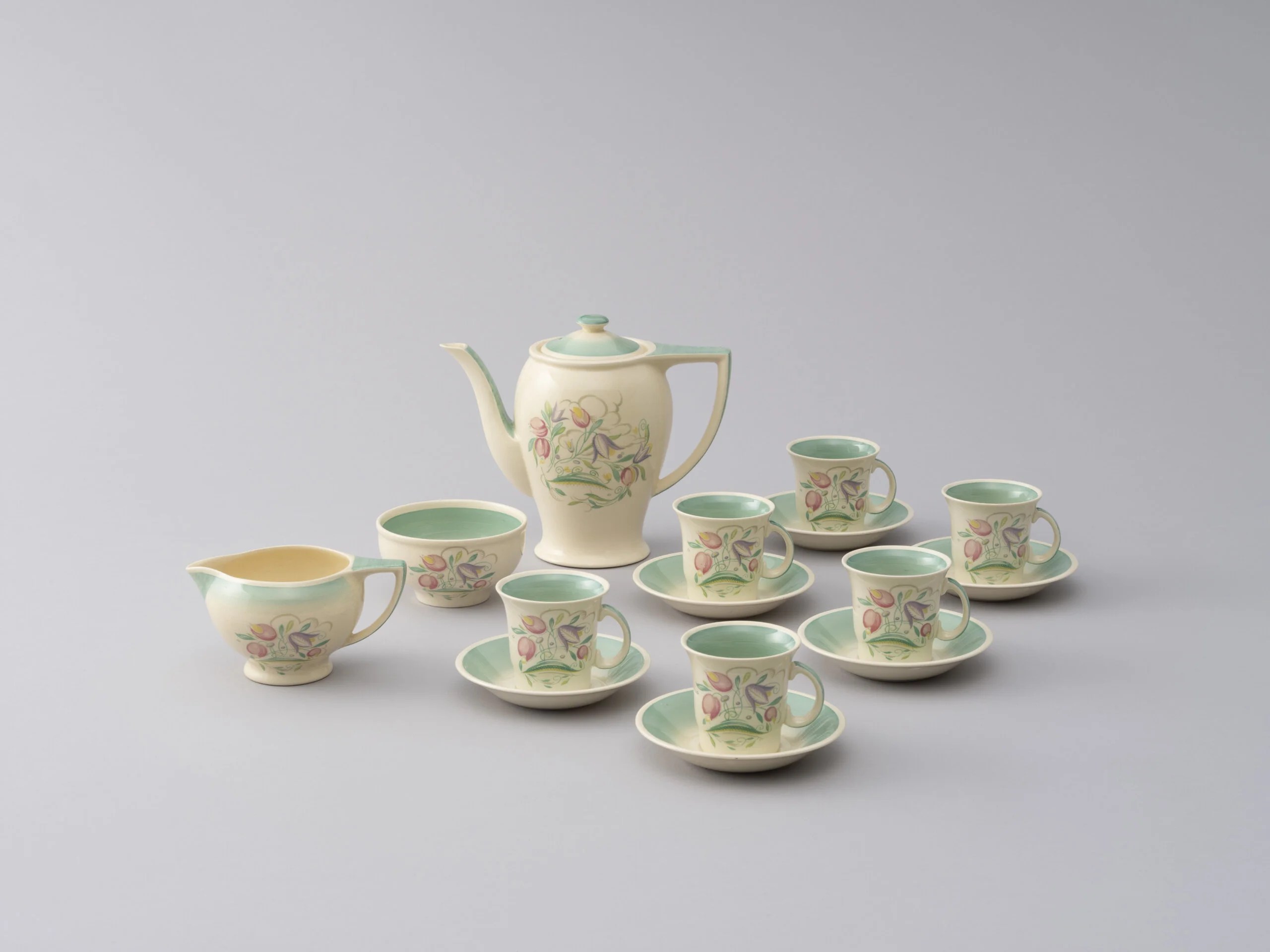 スージー・クーパー 花文コーヒーセット「ドレスデン・スプレイ」1935年頃 岐阜県現代陶芸美術館