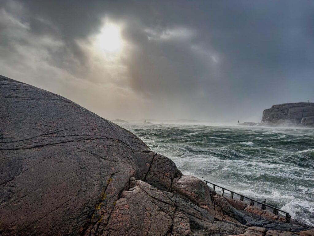 西海岸は風が強いです