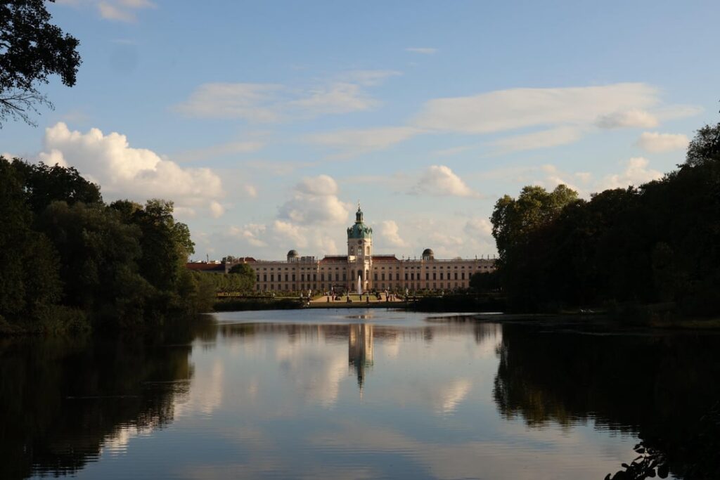 ベルリンのお気に入りの散歩場所 - シャルロッテンブルク宮殿の庭園 🧡