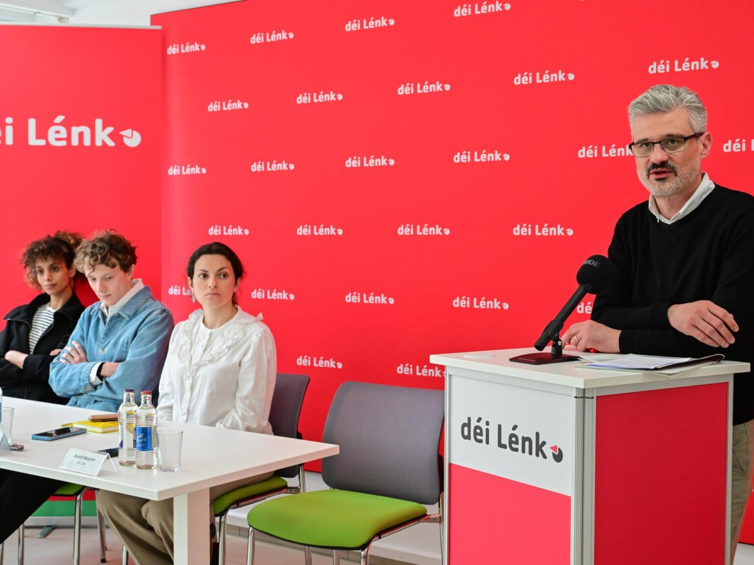 野党はイスラエルに対する政府の明確な姿勢を見逃している