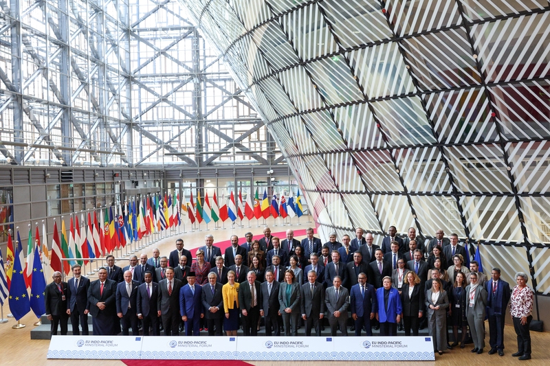 閣僚会合出席者の集合写真