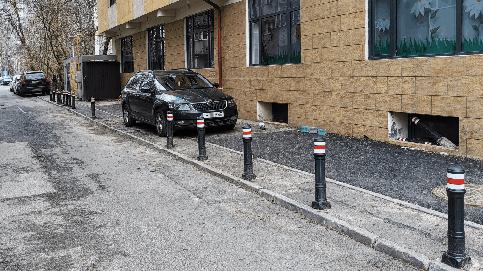 柱が欠けている = 駐車場。