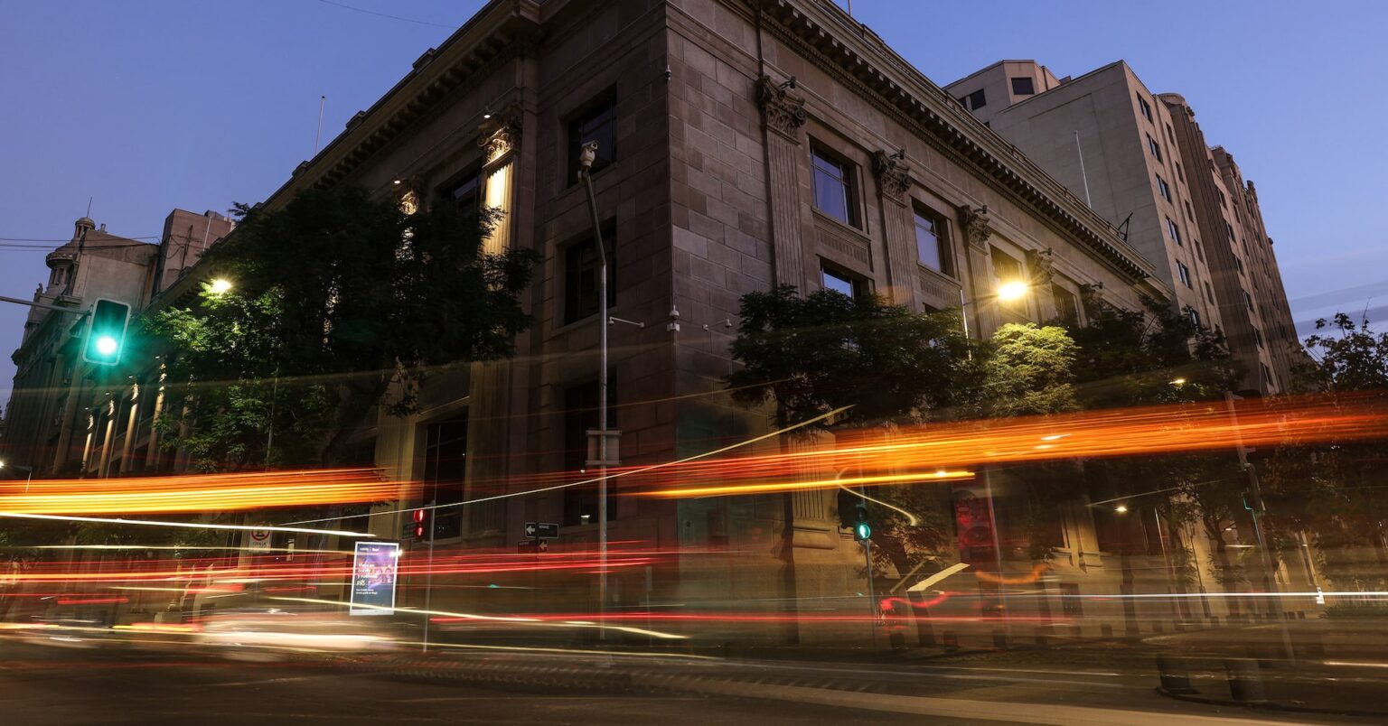 チリ経済活動指数、2月は予想外の前年比－0.3％　利上げ観測後退 | ロイター