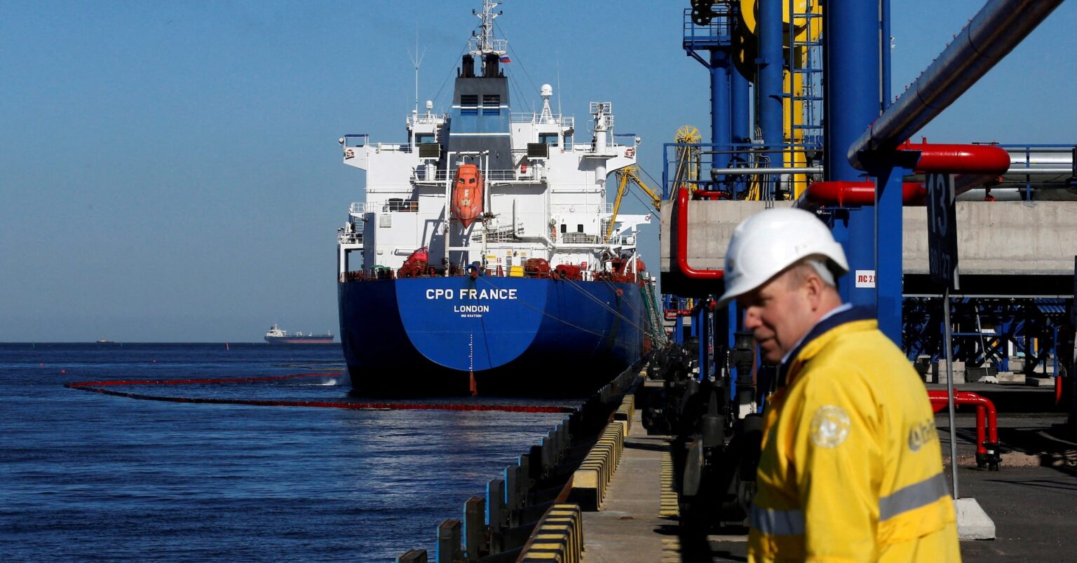 ロシアの石油輸出能力2割減、ウクライナ攻撃で減産見通し | ロイター