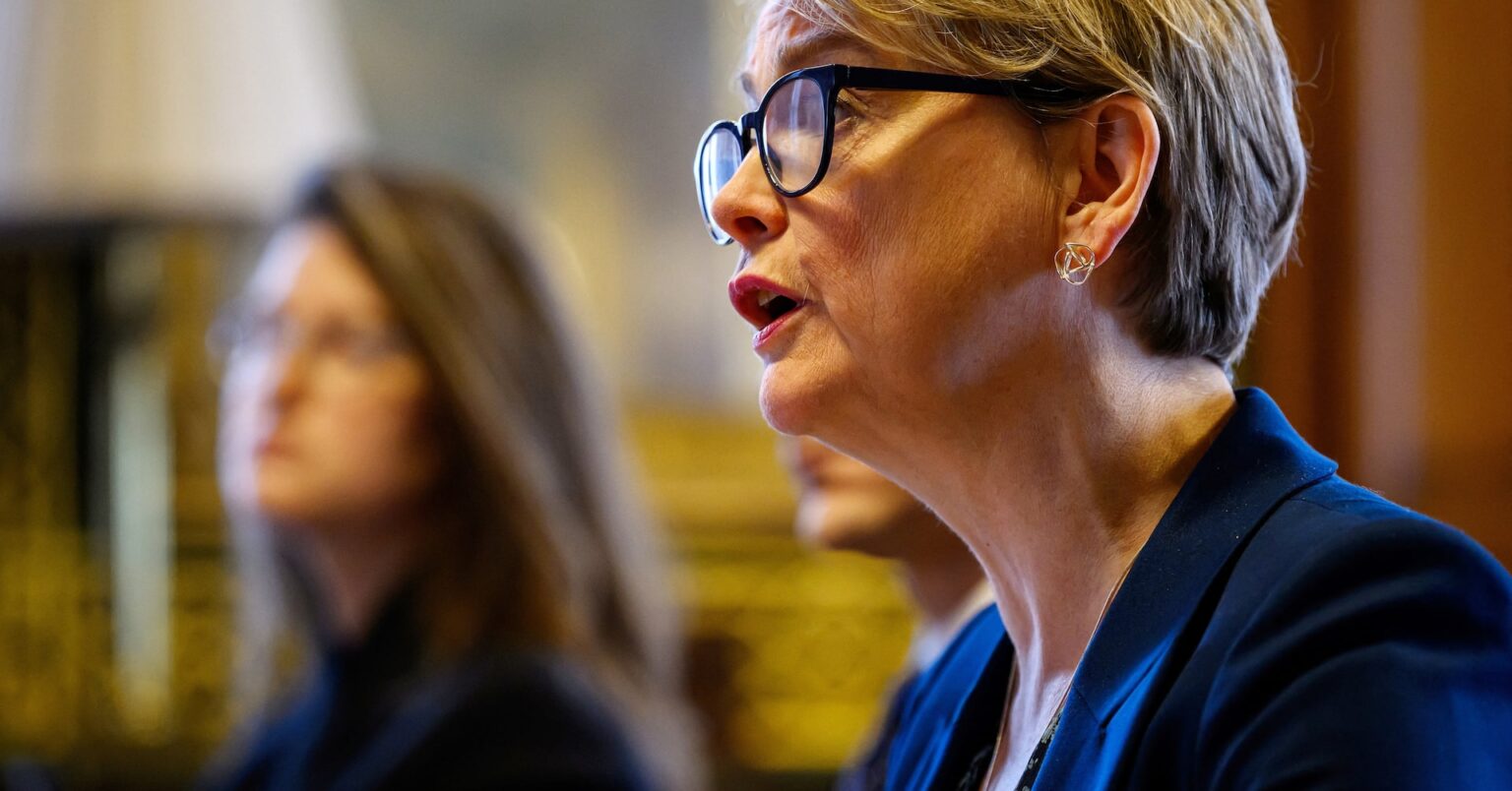 ホルムズ開放巡り約40カ国がオンライン会合、英国主宰　米は参加せず | ロイター