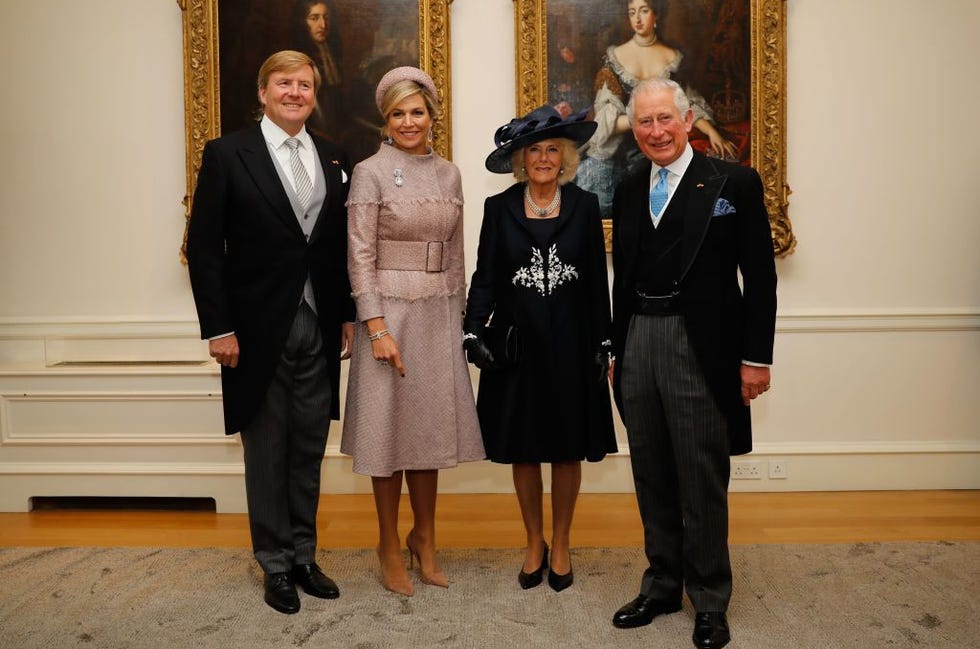 king willem alexander (l) and queen maxima (2l) of the netherlands, are greeted by britains prince charles, prince of wales (r) and britains camilla, duchess of cornwall (2r) at the dutch ambassadors residence in london on october 23, 2018, at the start of the dutch king and queens two day state visit. (photo by tolga akmen / pool / afp) (photo credit should read tolga akmen/afp via getty images)