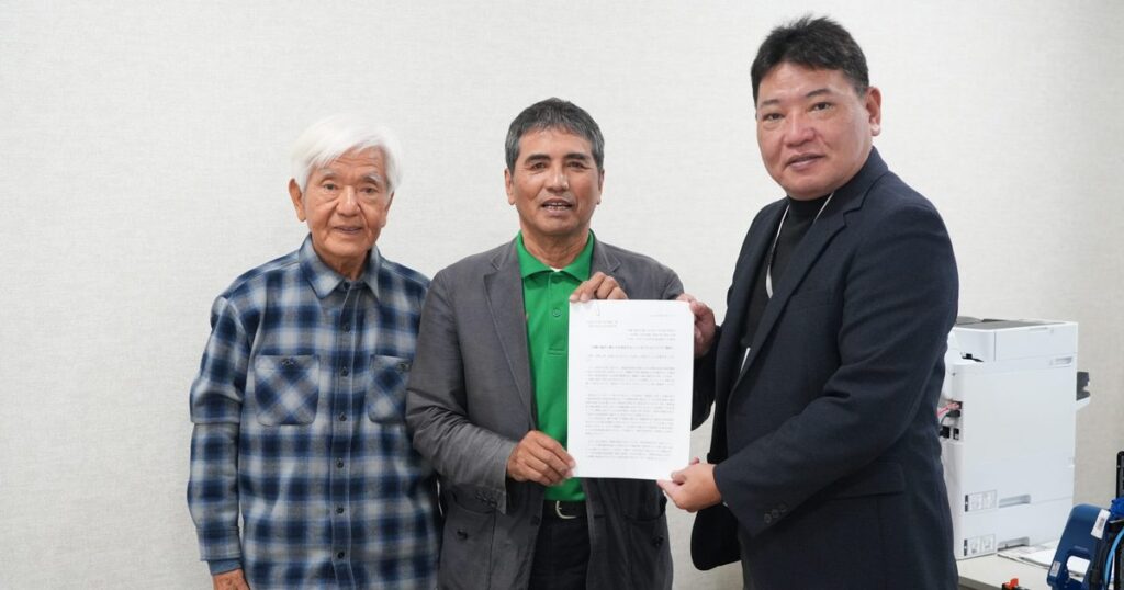 シンポを名桜大に報告 実行委、北部海岸現状知って シンポを名桜大に報告 実行委、北部海岸現状知って