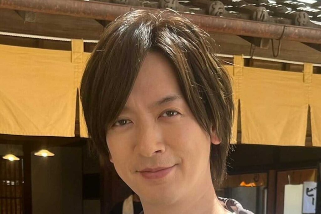 DAIGO 家族で島根へ！子供たちの成長ぶりに「大きくなりましたね」「素敵な家族」「自然体で素敵です」 ひ孫たちの無邪気な姿に竹下登の銅像もニッコリ？ | LIMO