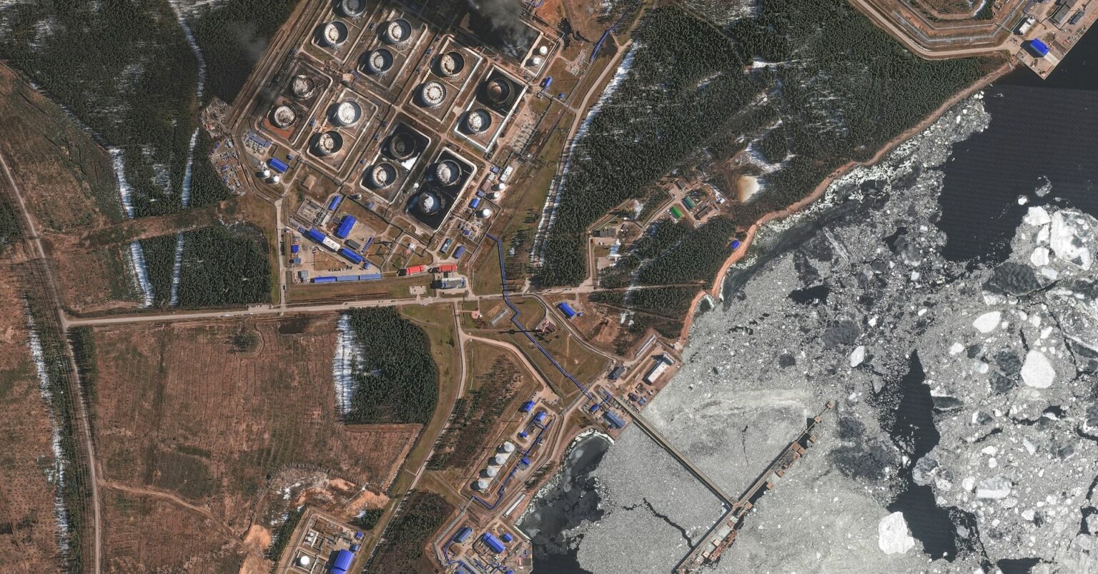 バルト海沿岸のロシア石油輸出拠点、ドローン攻撃で貯蔵能力の4割喪失 | ロイター