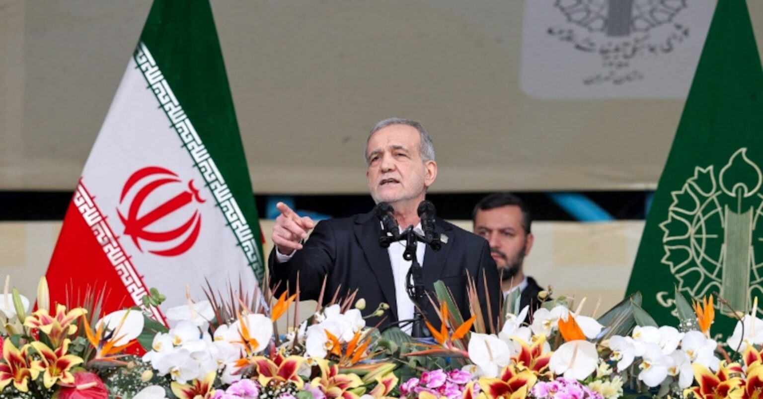 アングル:イラン指導部、暗殺の標的でも街頭に 統治能力を誇示 | ロイター アングル:イラン指導部、暗殺の標的でも街頭に 統治能力を誇示 | ロイター