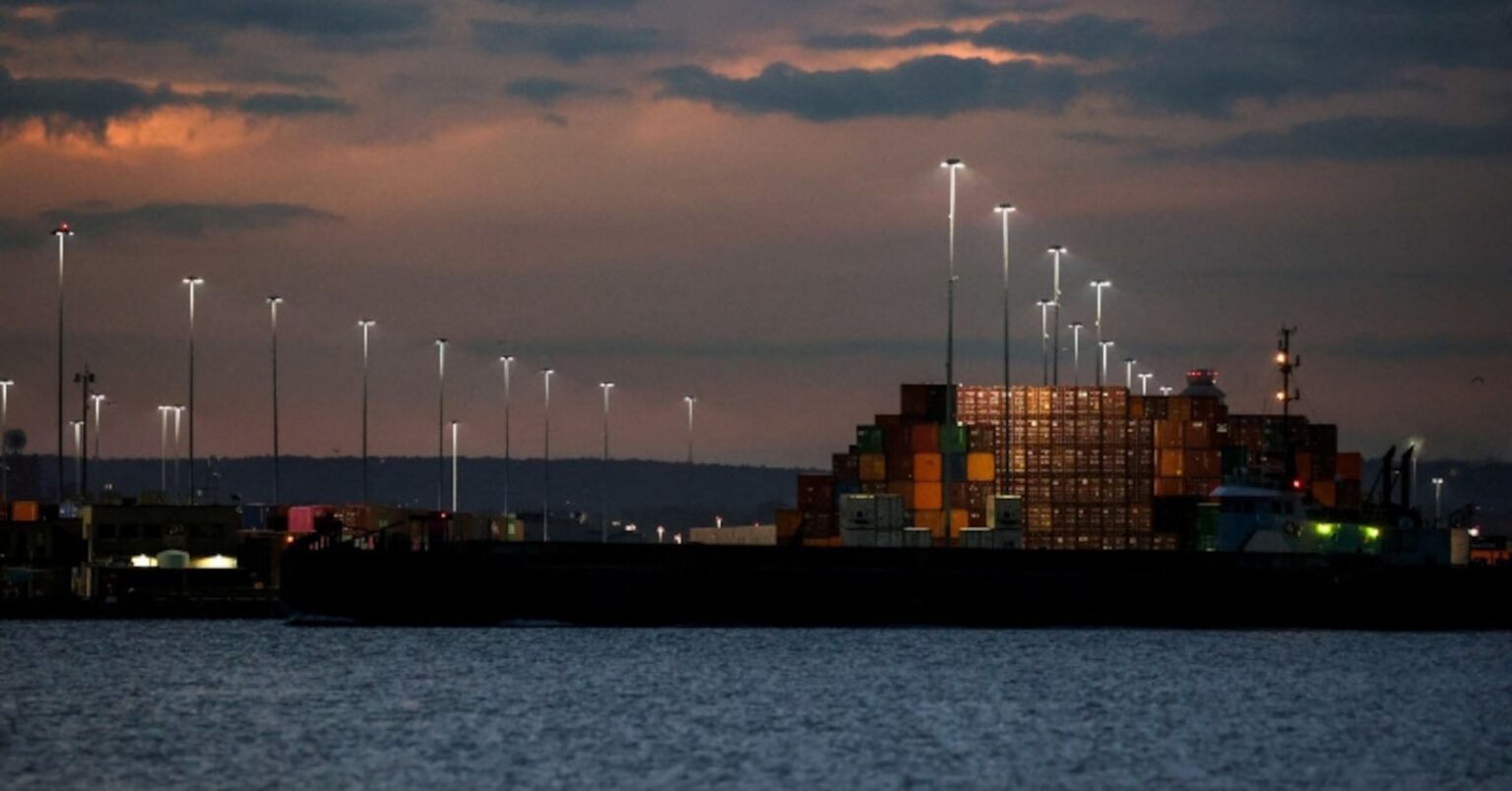 米国の外国船内航海運認める措置、国内燃料供給に寄与せず | ロイター