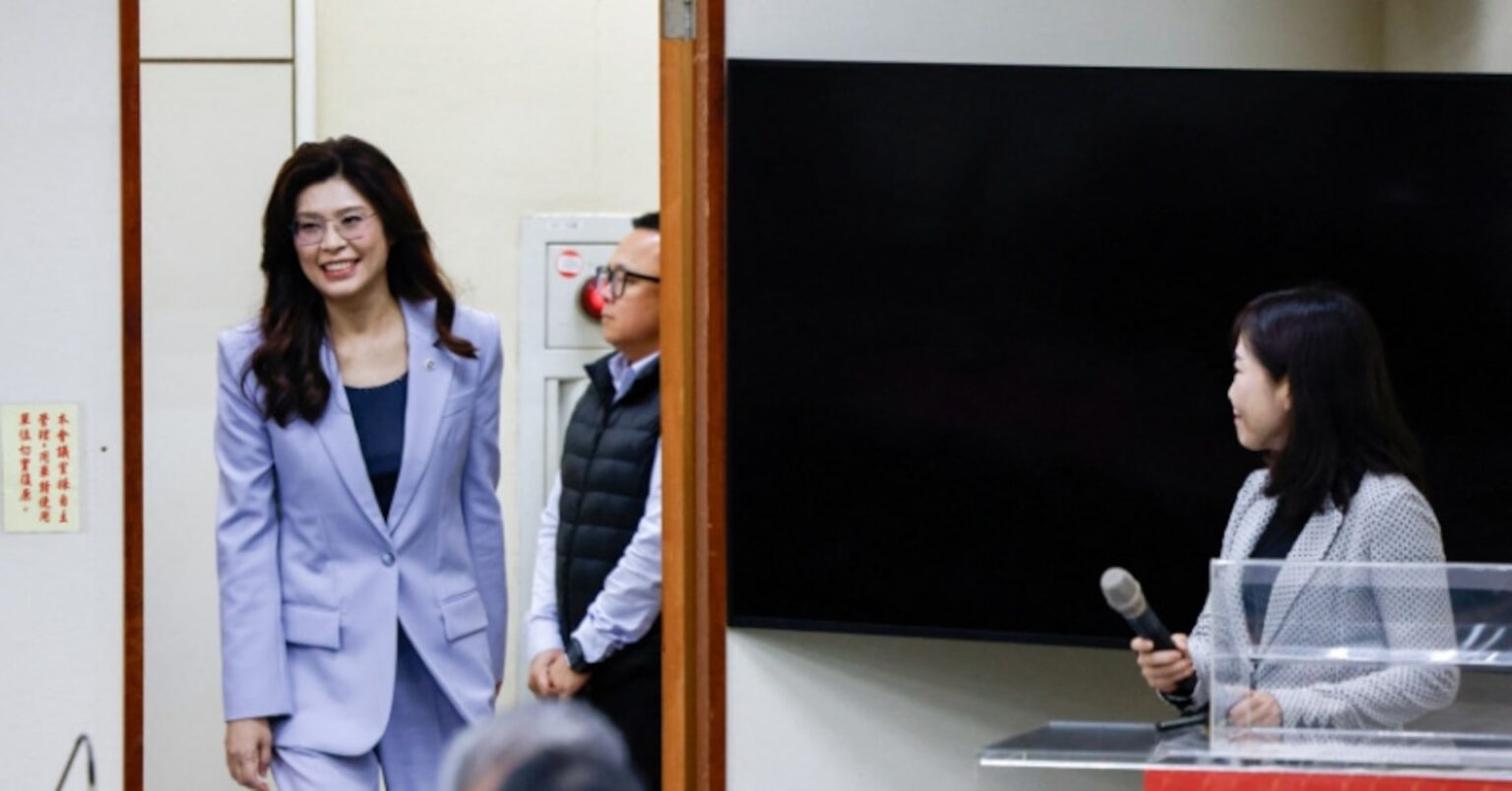 台湾国民党主席、南京で孫文の墓所訪問 中国との和解誓う | ロイター 台湾国民党主席、南京で孫文の墓所訪問 中国との和解誓う | ロイター