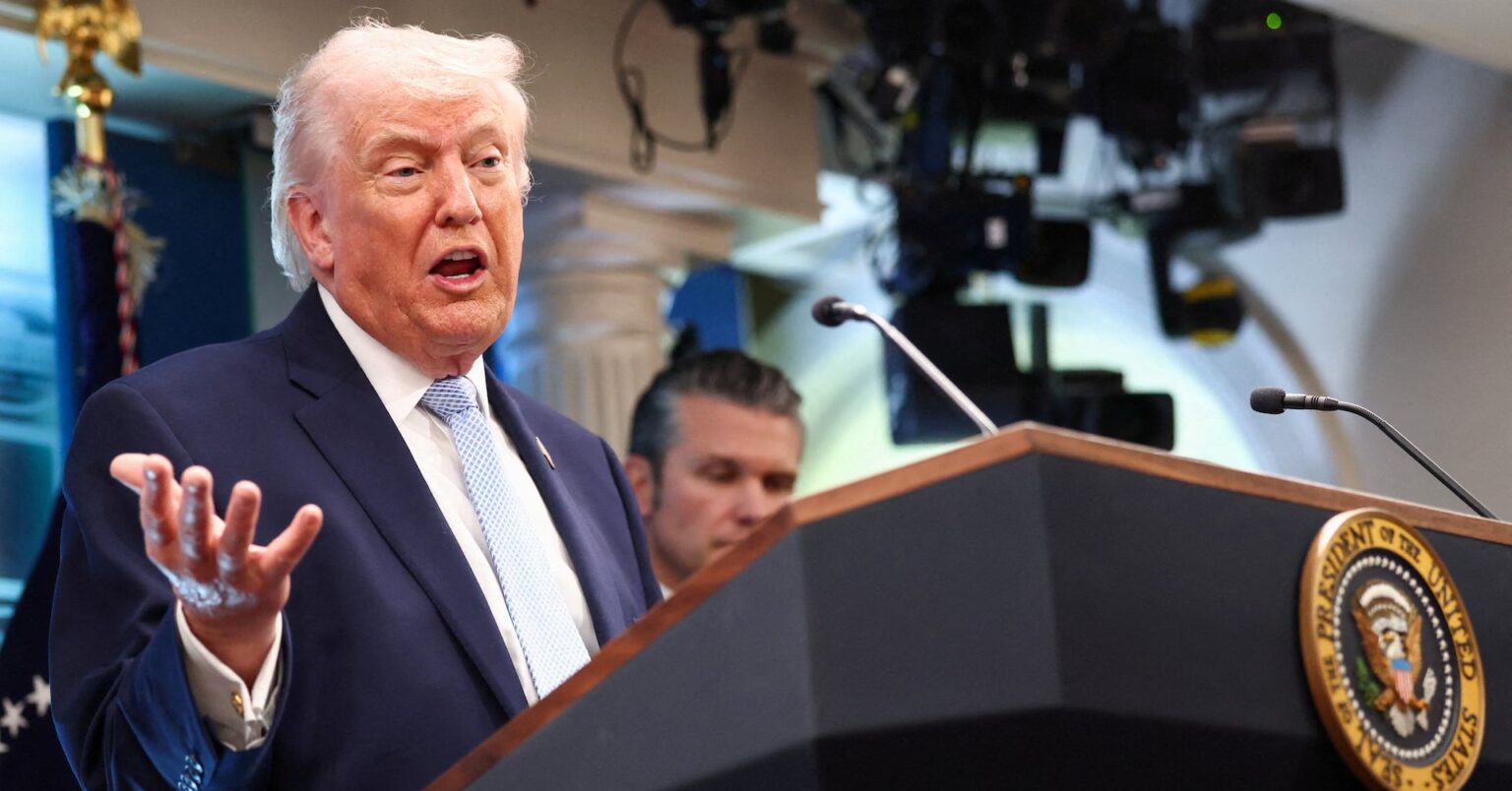 トランプ氏、体制変更後のイランと制裁緩和を協議　武器供給国に50％関税 | ロイター