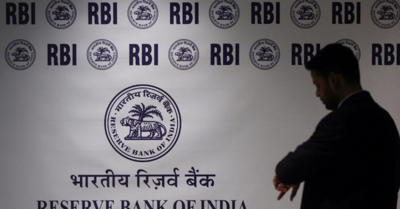 インド中銀が金利据え置き、紛争で見通し不透明　インフレ上振れリスク | ロイター