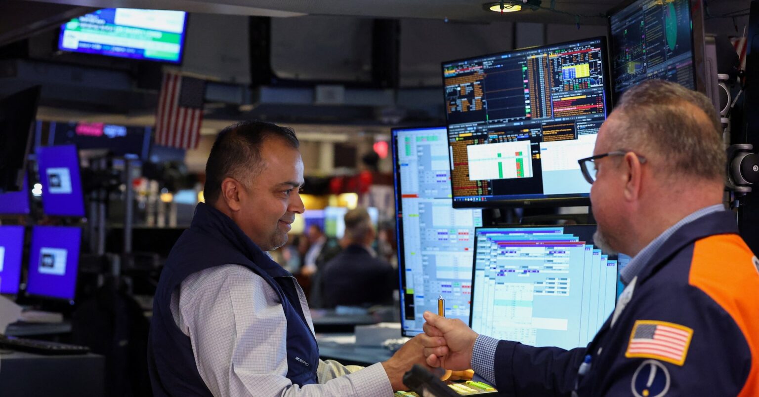 米国株式市場＝大幅上昇、主要3指数が2％超高　米イラン停戦合意で投資家心理改善 | ロイター