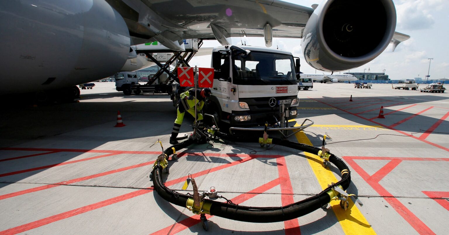 欧州空港業界、数週間内にも燃料危機の恐れ　ＥＵに緊急対策要請 | ロイター