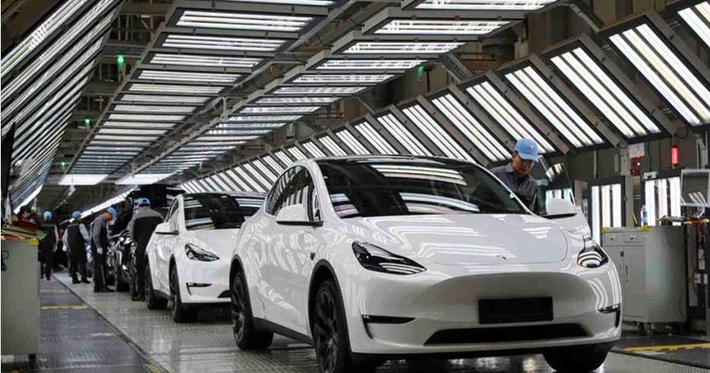 ヨーロッパで最初にイーロン・マスク社の自動運転車ソフトウェアを受け入れた国 ヨーロッパで最初にイーロン・マスク社の自動運転車ソフトウェアを受け入れた国
