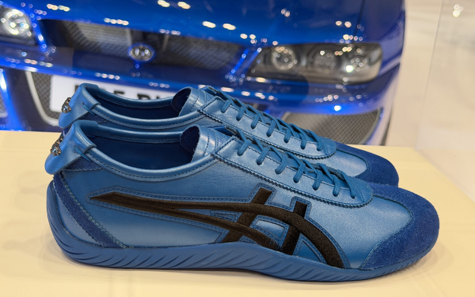 オニツカタイガー、レストモッドをイメージした「メキシコ66ドライビング」公開 - Car Watch