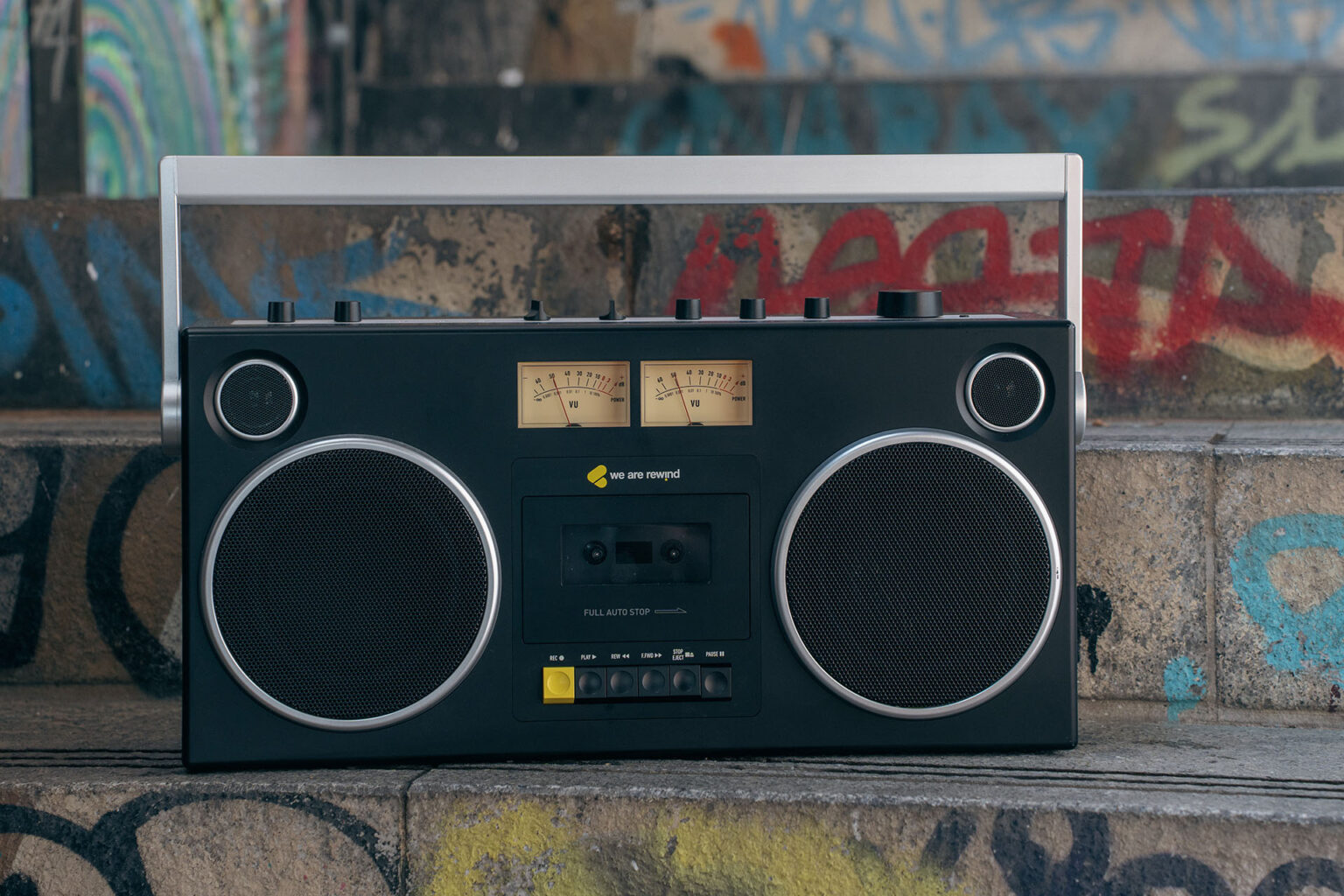 80年代ラジカセを現代的に再解釈、フランス生まれのカセット搭載Bluetoothスピーカー「GB-001」 – AV Watch 80年代ラジカセを現代的に再解釈、フランス生まれのカセット搭載Bluetoothスピーカー「GB-001」 - AV Watch