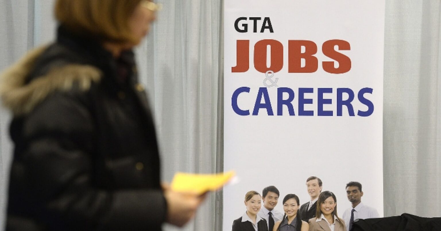 カナダ3月の就業者数が小幅増、失業率は横ばい | ロイター