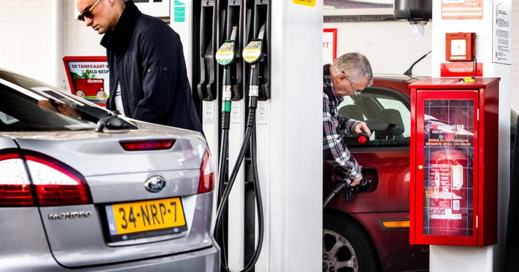 ドイツでの給油料金がさらに安くなっている今、ガソリンスタンドのオーナーらは政府に警鐘を鳴らしている：「壁に背を向けて立ちなさい」