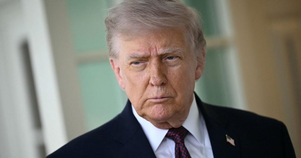 ドナルド・トランプの反発は続く：「ヒトラーやムッソリーニでさえローマ法王をこれほど直接攻撃したわけではない」 — スティーブン・コルベア