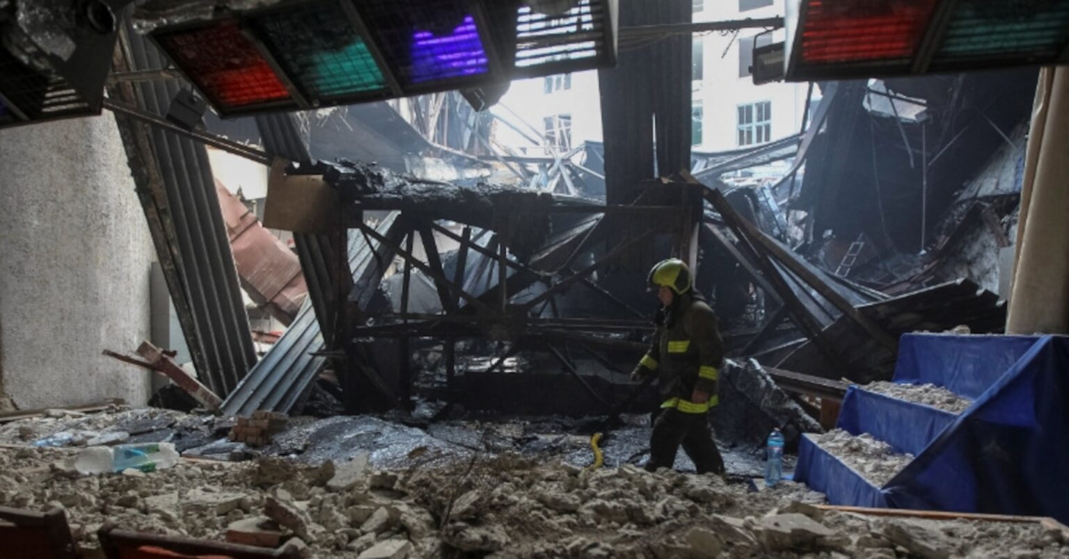 ロシアが無人機・ミサイルで夜間攻撃、1人死亡＝ウクライナ当局 | ロイター