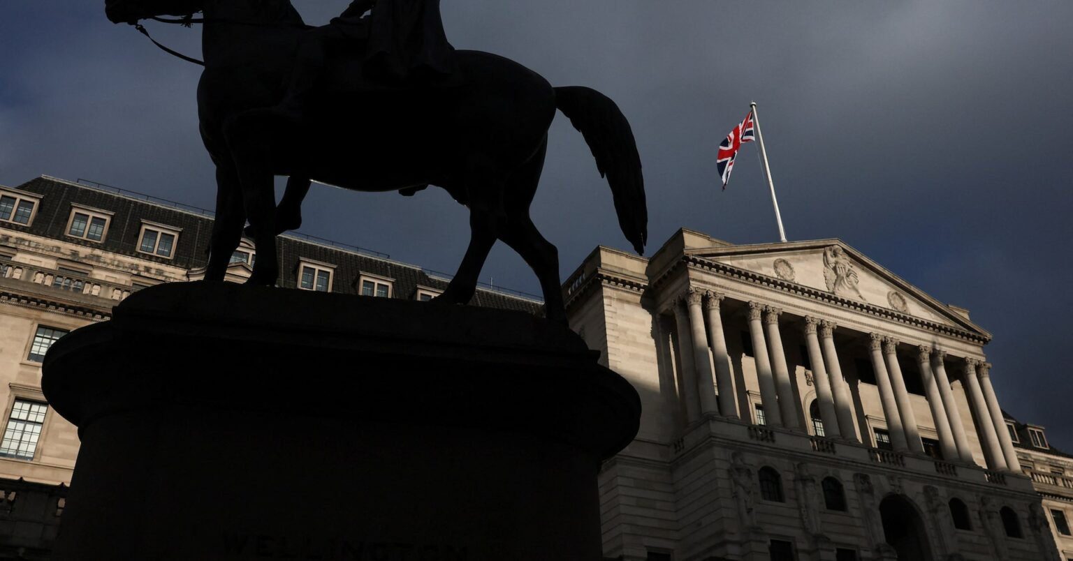 英ＧＤＰ、2月は予想上回る0.5％増　エネルギー高が先行き懸念材料 | ロイター