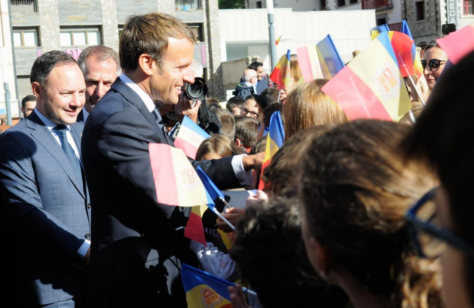 マクロン大統領のアンドラ訪問中、店舗、空域の閉鎖、狩猟の禁止