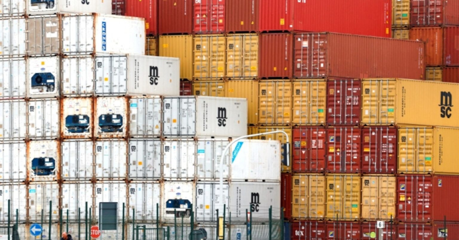 ＥＵ貿易黒字、2月は前年比60％縮小　対米輸出が急減 | ロイター